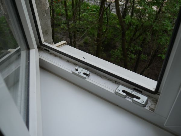 Cost of Crank Window Repair in Pueblo