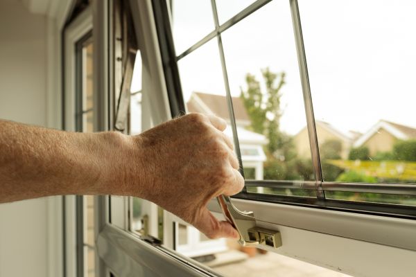 Cost of Window Hinge Repair in Pueblo